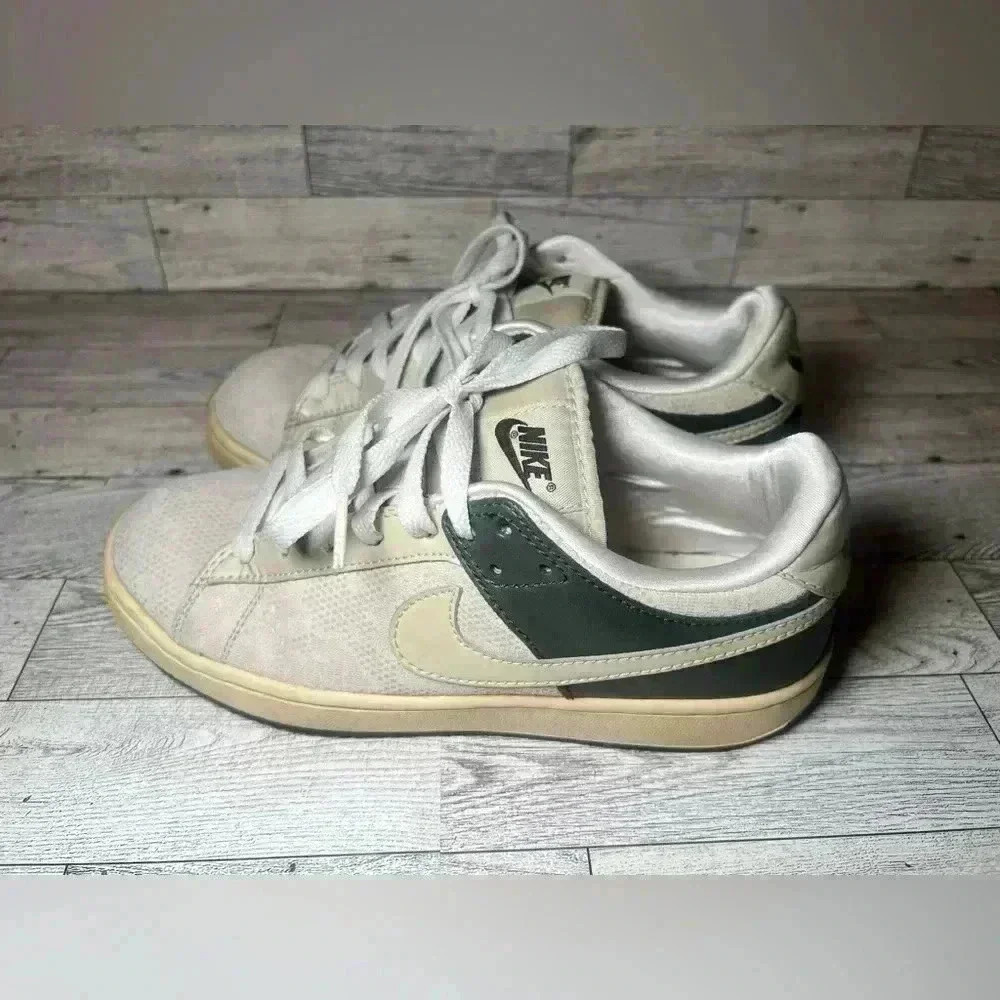 Nike Kobe Zoom Air Low Top Sneakers
Youth Size 6.5Y (US) |